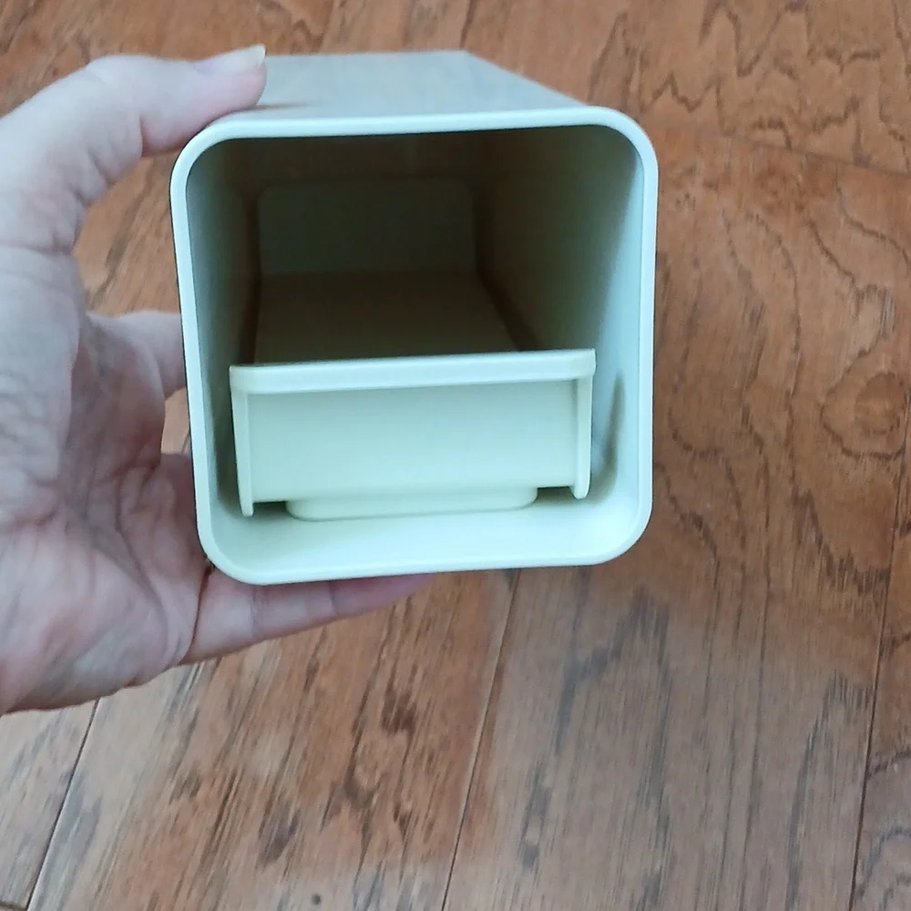 Tupperware Cheese Keeper Cracker Kitchen Storage Organization Beige Fridge
